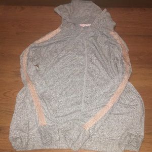 Maurice’s L hoodie